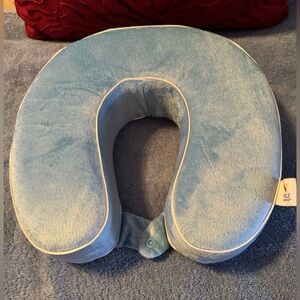 ❤️ Wolf Essentials Soft Memory Foam Travel Neck Pillow EUC